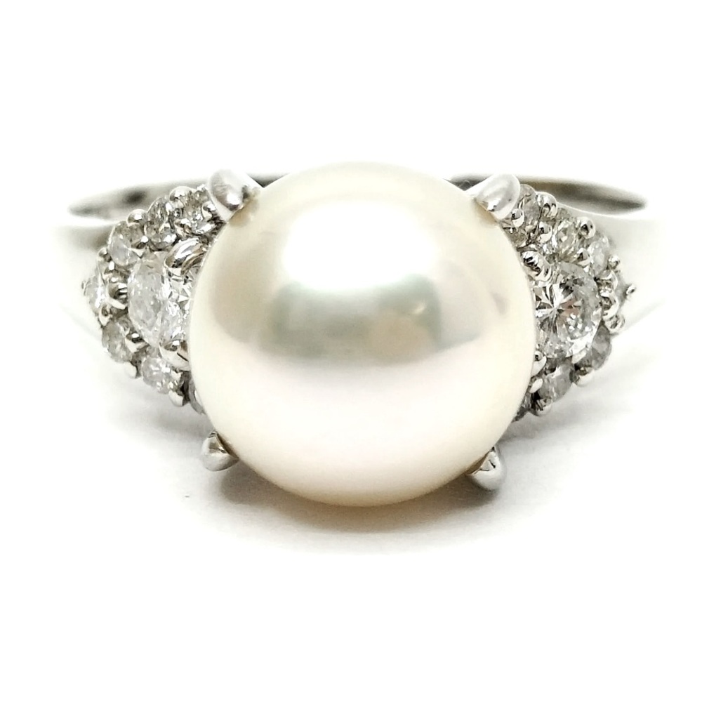 Platinum 900 Akoya Pearl with0.30C Natural Diamond